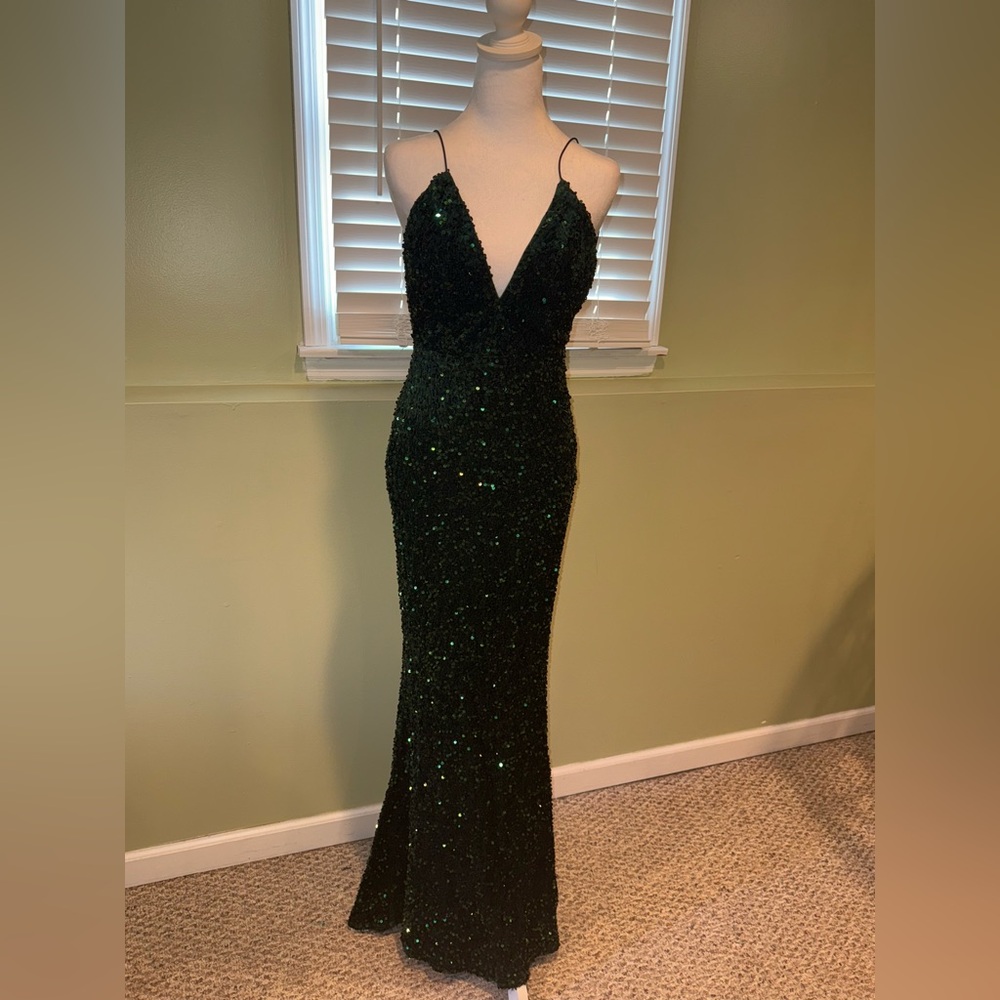 ALG List Elegant Hunter Green Sequin Gown size small with matching earrings